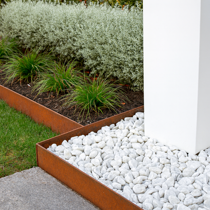 Kantenschutzleiste aus Cortenstahl BORDURA 100 x 25 cm